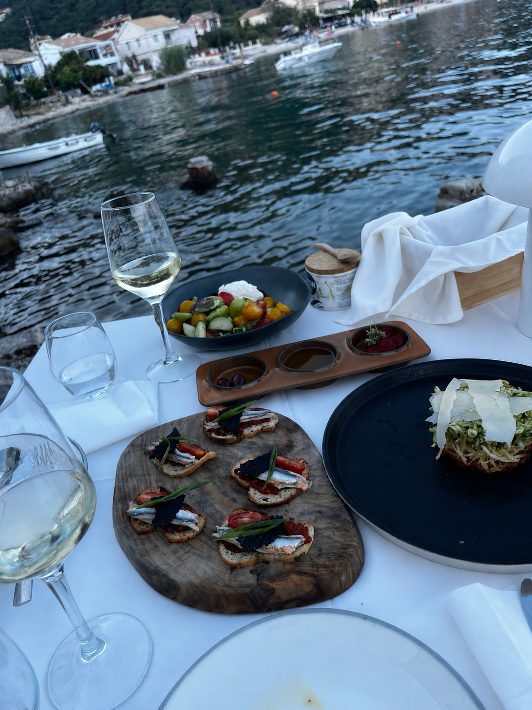 Waterfront table at The White House